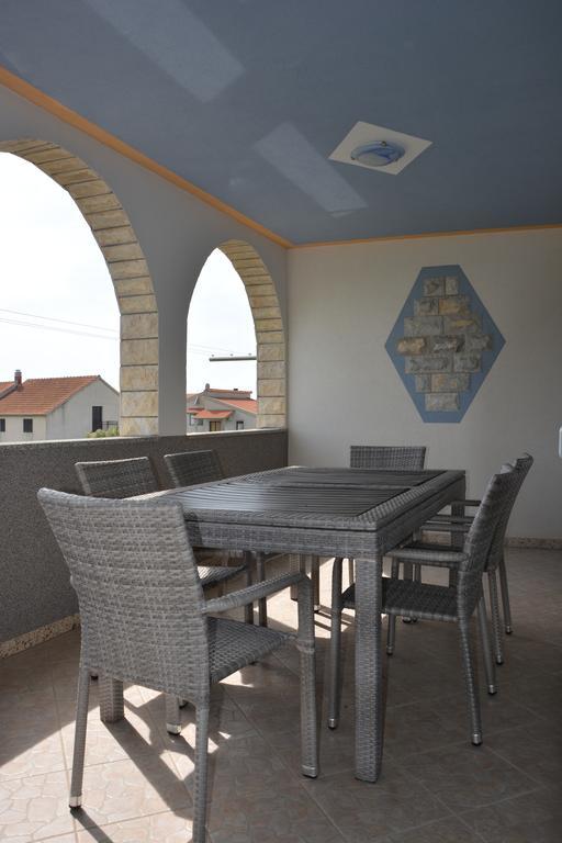 Apartments Petar & Anka Biograd Na Moru Quarto foto