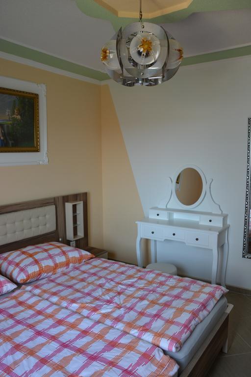 Apartments Petar & Anka Biograd Na Moru Quarto foto
