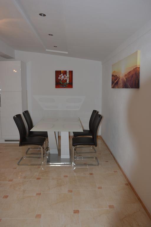 Apartments Petar & Anka Biograd Na Moru Quarto foto
